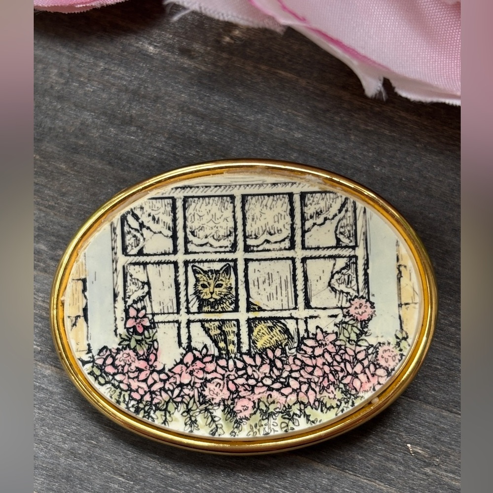 Vintage Barlow Gold Tone Cat Sitting in Window Brooch Pin
